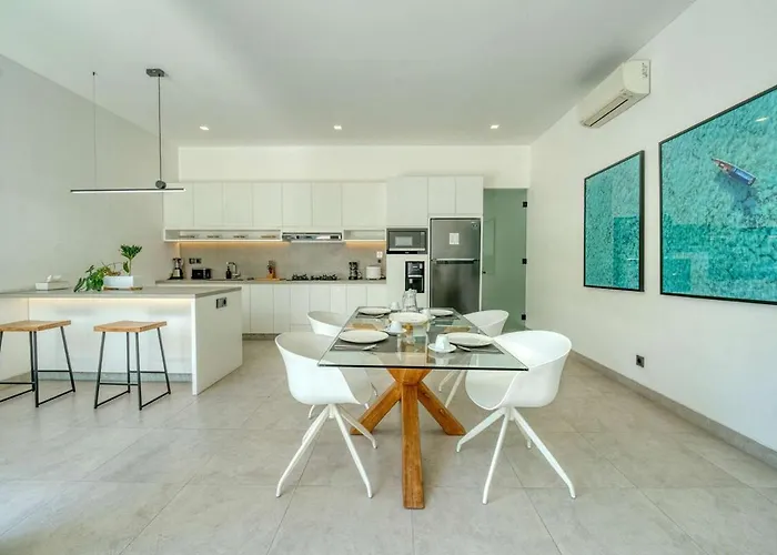 Yuka V2 Modern Tropical 2br With Pool In Seminyak